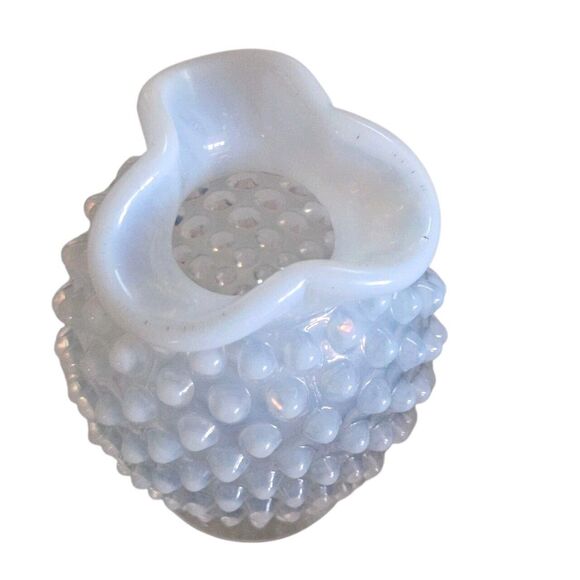 Vintage Fenton Bud Vase 3.75 Inch White Opalescent Ruffle Edge Hobnail - Picture 5 of 7